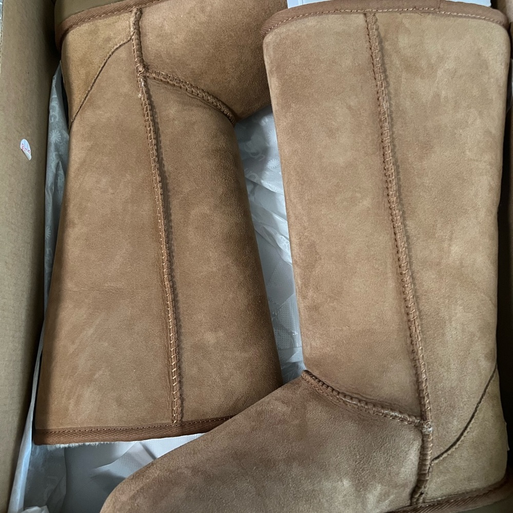 Women’s Ugg Classic Tall II Boots Size 7